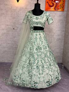 Al por mayor Lehenga Dupatta de seda con diseño festivo para mujer, de 3.5 metros, con bordado de diamantes, lentejuelas pesadas y detalles elaborados, ideal para fiestas. - Product Image 4