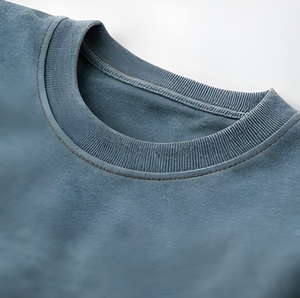 T-shirt en coton épais 240 g/m² en molleton bouclette français, effet délavé à l'acide, finition enzymatique douce, coupe oversize, épaules tombantes, style urbain décontracté - Product Image 3
