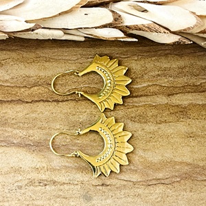 Pendientes Boho de Diseño Único, Joyería Tribal de Latón para Mujer, Bañados en Oro de 18k, Aros Florales Colgantes, Flor de Sol Étnica, Venta al por Mayor/OEM/ODM - Product Image 6