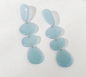 Boucles d'oreilles Artizon Studio en résine, motif Fée Amour, de luxe, brillantes, faites à la main, artistiques, modernes, pour femmes, couleur personnalisée, modelées à la main - Product Image 3