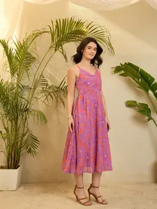 Vestido Midi de Georgette con Pliegues Florales de Primera Calidad, Diseño sin Mangas, Ideal para Salir de Fiesta y Eventos Nocturnos - Product Image 3