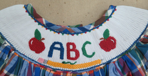 ชุดเดรสลายสก๊อตสำหรับเด็ก ปักลายตัวอักษร ABC ลายแอปเปิ้ล - Product Image 5