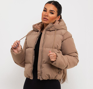 Chaqueta Acolchada para Mujer al por Mayor, Personalizada, Informal, para Exteriores, Resistente al Viento, con Cierre de Cremallera y Bolsillos Laterales, Abrigo Premium para Invierno - Product Image 6