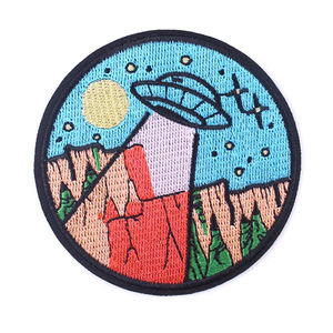 Patch brodé circulaire avec motif montagne, soleil et arbres, badge thermocollant en tissu pour accessoires vestimentaires - Product Image 3