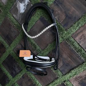 Bridon en cuir véritable avec frontale en strass, rembourrée blanche, pour dressage anglais, rênes incluses, équipement équestre en gros - Product Image 1