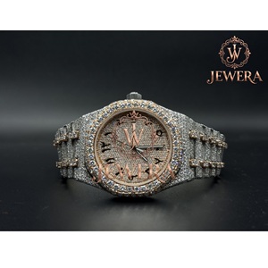 Reloj de Acero Inoxidable Plateado de Calidad de Exportación con Brillantes Diamantes Mossinate, una Elegante Adición a Cualquier Colección de Relojes - Product Image 1