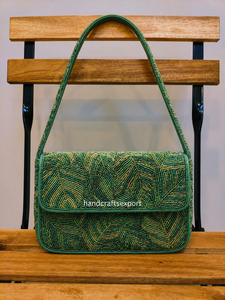 Sac à bandoulière léger et écologique fait main de luxe avec des perles en forme de tortue de mer |   Sac à main tendance sur le thème de l'océan pour femmes |   Flap de créateur - Product Image 4