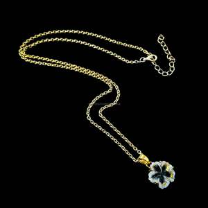 Pendentif en cristal de quartz naturel sculpté en forme de fleur, collier en pierre précieuse pour femme, cadeau d'anniversaire, bijoux en gros, accessoire de mode - Product Image 2