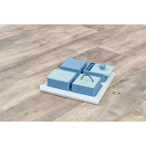 Boîte d'activités pour chien Poker Box 31 x 10 x 31 cm Niv 2 Jouet interactif pour animaux de compagnie pour la stimulation mentale et le jeu - Product Image 2