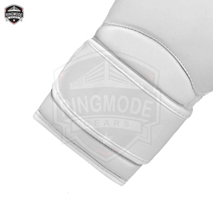 Gants de boxe de qualité supérieure pour arts martiaux, fabriqués en cuir véritable avec logo personnalisé. Vente flash sur les gants de boxe. - Product Image 5