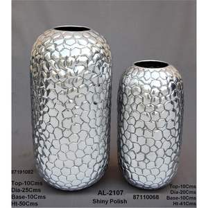 Vases en métal de luxe en gros - Vases coniques texturés argentés pour hall d'hôtel et décoration d'événements - Pot de fleurs durable - Product Image 5