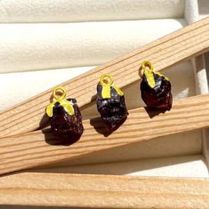 Pendentif en grenat brut plaqué or, pierre de naissance naturelle de janvier, breloque en pierre précieuse, fourniture de bijoux faits à la main pour collier et boucles d'oreilles - Product Image 5