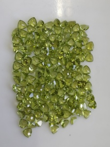 Peridoto Verde Natural de 5MM, Corte Trillón, Tamaño Personalizable, Gema Suelta de la Mejor Calidad para Joyería - Product Image 4
