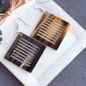 Pendientes artesanales de cuerno de búfalo natural con diseño tribal para mujer, accesorios ligeros y ecológicos AL MALIK CRAFT - Product Image 5