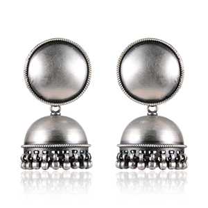 Pendientes de Moda Tribal Meera Jaipur Kaali Estilo Jhumki para un Look Único - Product Image 2