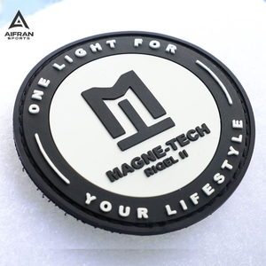 ป้ายซิลิโคนแบบกำหนดเอง AIFRAN ป้ายยาง 3 มิติ ป้ายโลโก้ PVC แบบนูน ป้ายติดเสื้อแบบ Hook and Loop สำหรับขายส่งเสื้อผ้า - Product Image 3