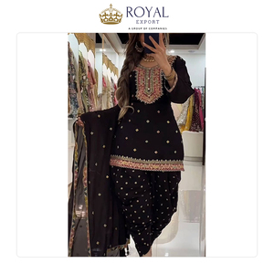 Vente en gros de costumes Dhoti Salwar en pur faux georgette de haute qualité pour femmes, parfaits pour les mariages et les occasions festives - Product Image 4