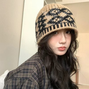 Gorro Unisex Tejido a Mano con Patrón Geométrico Rojo y Blanco, 100% Acrílico, Gorro de Invierno Informal para Adultos, 56-58CM - Product Image 5