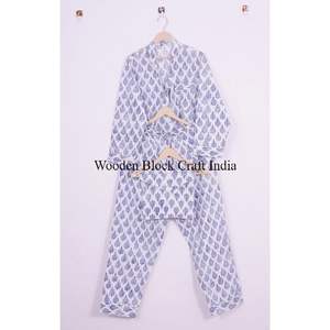 ชุดนอนผ้าฝ้ายถักลายดอกไม้แฟชั่นใหม่สำหรับฤดูร้อน ผู้หญิง/ผู้ชาย 3 ชิ้น ระบายอากาศ แห้งเร็ว เอวยางยืด แขนยาว - Product Image 5