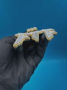 จี้เพชรโมซานไนต์แบบ Iced Out สองสี เงินแท้ 925 ชุบทอง 18k จี้ตัวอักษรแบบฮิปฮอปสั่งทำพิเศษสำหรับแร็ปเปอร์ - Product Image 3