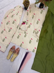 Conjunto de Kurta y Pantalón con Estampado Floral Blanco para Mujer, con Dupatta, Diseño Étnico de Algodón, Talla Grande, Traje Salwar Indio, Atuendo Informal - Product Image 4