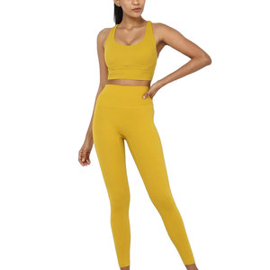 Ensemble de yoga 2 pièces jaune moutarde pour femme : Leggings de fitness taille haute et brassière de sport rembourrée à col rond – Tenue de sport pour la gym - Product Image 1