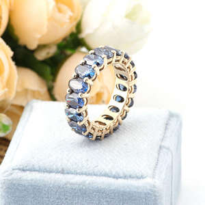 Anillo de Compromiso y Eternidad de Lujo en Oro Amarillo de 14K/18K con Zafiro Azul Corte Ovalado, Joyería Personalizada al por Mayor - Product Image 1