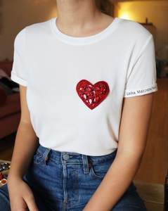 T-shirt décontracté pour femme à manches courtes en coton blanc avec patch cœur en fausse fourrure rose et perles, col rond, idéal pour l'été - Product Image 3