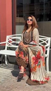 Conjunto de Kurti y Pantalón Bordado para Mujer Tallas Grandes con Detalles de Lentejuelas y Borlas, Ajuste Étnico Cómodo hasta la Talla 10XL - Product Image 2