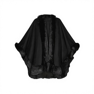 2026 Cape-châle-poncho noir pour femme avec bordure en fausse fourrure, élégant, chaud pour l'hiver, manteau de luxe tendance, vente en gros OEM, vêtements personnalisés - Product Image 1