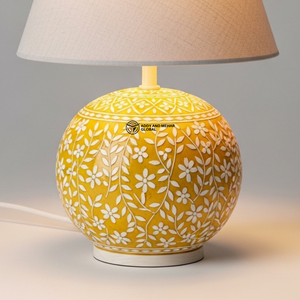 Lampe de table de luxe en os jaune incrusté avec abat-jour beige |   Éclairage de chevet floral artisanal - Product Image 3