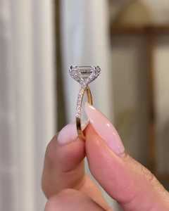 Bague de fiançailles en diamant 2,50 carats taille émeraude, cultivé en laboratoire, or massif 14K 18K, sertie à double griffe, solitaire, pour demande en mariage, bijoux fins - Product Image 2