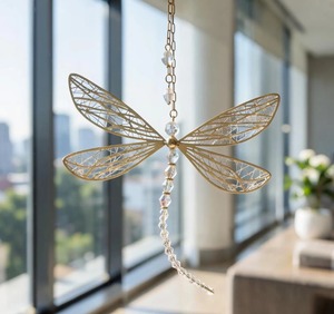 Atrapasoles de cristal con diseño de libélula, decoración colgante para interiores con temática de libélulas, regalo para amantes de la decoración del hogar de la India. - Product Image 2