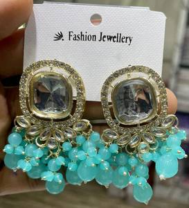 Boucles d'oreilles pendantes en zircon plaqué or, style ethnique indien, couleur personnalisée, pour mariages et fêtes, faible MOQ, vente en gros - Product Image 1