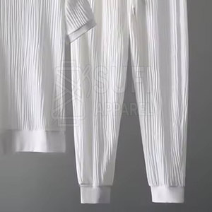 ชุดวอร์มผู้ชายสำหรับฤดูร้อน ผ้าพิมพ์ลายเนื้อผ้าบางเบา เย็บทนทาน ระบายอากาศได้ดี เป็นมิตรกับสิ่งแวดล้อม สวมใส่ง่าย เหมาะสำหรับใส่ลำลอง - Product Image 6