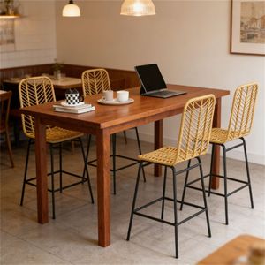 Juego de Cuatro Taburetes de Bar de Ratán Amarillo con un Taburete para Cada Área de Comedor y Bar - Product Image 1