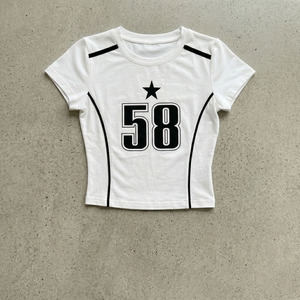 T-shirt court pour femme style streetwear blanc avec passepoil contrastant et motif, impression de numéro personnalisée, en coton, coupe slim, style universitaire, achat en gros - Product Image 5