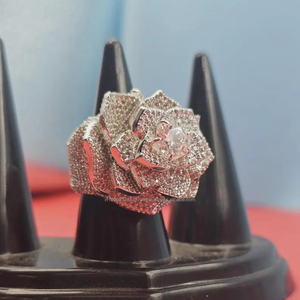 Bague Fleur en Grappe Plaqué Or Rose et Rhodium pour Femme et Unisexe, Bijou de Fiançailles, Mariage, Fête, Sertie de Griffes en Argent Sterling 925 - Product Image 2