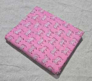 Tela estampada a mano de Jaipur, tela de algodón estampada a mano, tela india hecha a mano para vestidos, proveedor mayorista de tela de algodón. - Product Image 3