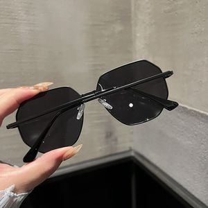 แว่นกันแดดทรงใหม่ปี 2025 สำหรับผู้ชาย เพิ่มความกว้างสำหรับใบหน้ากว้าง แว่นกันแดดบางใสป้องกันแสงแดด แว่นตาขับรถกรอบโลหะ - Product Image 6