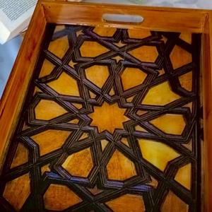 ถาดเคลือบลายไม้แบบดั้งเดิม ผสมผสานความทันสมัย ใช้ในครัวเรือนและร้านอาหาร สำหรับจัดเก็บและเสิร์ฟอาหาร โดย UO INDIA - Product Image 1