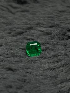Piedra Preciosa Suelta de Esmeralda Verde Natural, Corte Octogonal, Origen ZM, para Joyería - Product Image 1