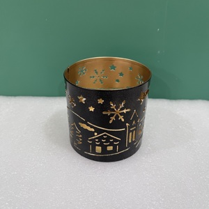 ชุดเชิงเทียนเหล็กดีไซน์งานฝีมือ 2 ชิ้น พร้อมลวดลายสลัก สำหรับตกแต่งบ้าน - Product Image 4