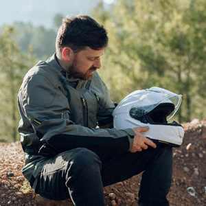 Casque de moto intégral GT-Air 3 avec coque aérodynamique, visière transparente, doublure de sécurité EPS et ventilation - Product Image 6