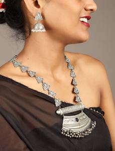 Collier ethnique bohème en argent oxydé avec pendentif onyx et gouttes Ghungroo, cadeau de mariage traditionnel - Product Image 4