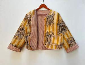 Blouson bomber matelassé réversible à imprimé tigre, éco-responsable, avec boutons vintage, manches courtes, prêt pour l'hiver - Product Image 6