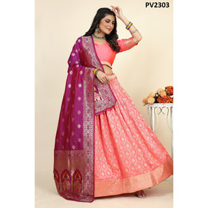 Lehenga choli แบบดั้งเดิม

ได้รับสัมผัสแบบดั้งเดิมกับรูปลักษณ์ของคุณประดับด้วยวัสดุ jacquard lehenga ที่ตกแต่งด้วย All-O - Product Image 4