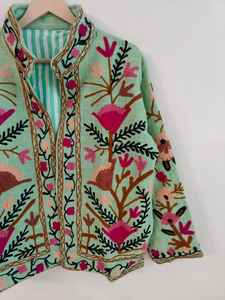 Veste brodée Suzani faite à la main, nouvelle veste d'hiver pour femme, manteau Suzani court, veste Suzani en tissu TNT - Product Image 3