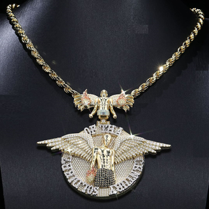 Un superbe diamant rond rehaussé d'un pendentif hip hop moissanite en argent sterling 925 crée un look élégant et captivant - Product Image 2