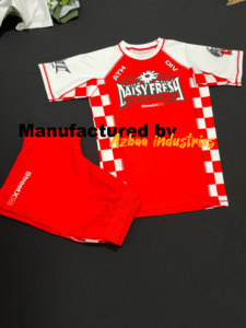 Fabricants de rashguards BJJ entièrement personnalisables pour hommes, hauts ajustés, vêtements de MMA. - Product Image 3